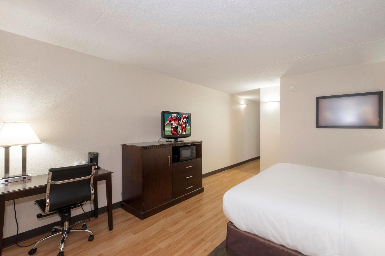 Red Roof Inn & Suites Mt Holly - Mcguire Afb Westampton Kültér fotó
