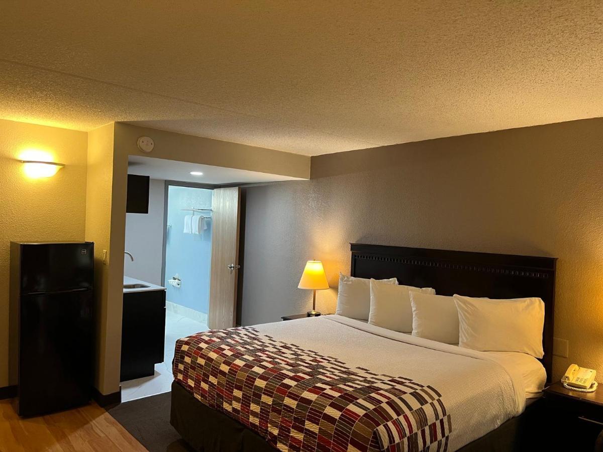 Red Roof Inn & Suites Mt Holly - Mcguire Afb Westampton Kültér fotó